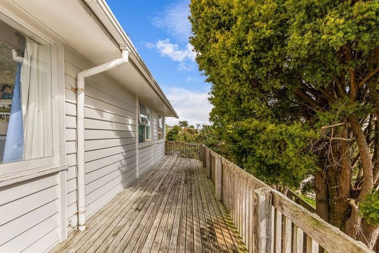 Photo of property in 18 Lilburn Crescent, Massey, Auckland, 0614