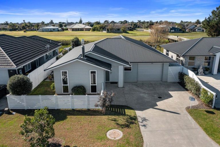 Photo of property in 69 Harding Drive, Papamoa Beach, Papamoa, 3118