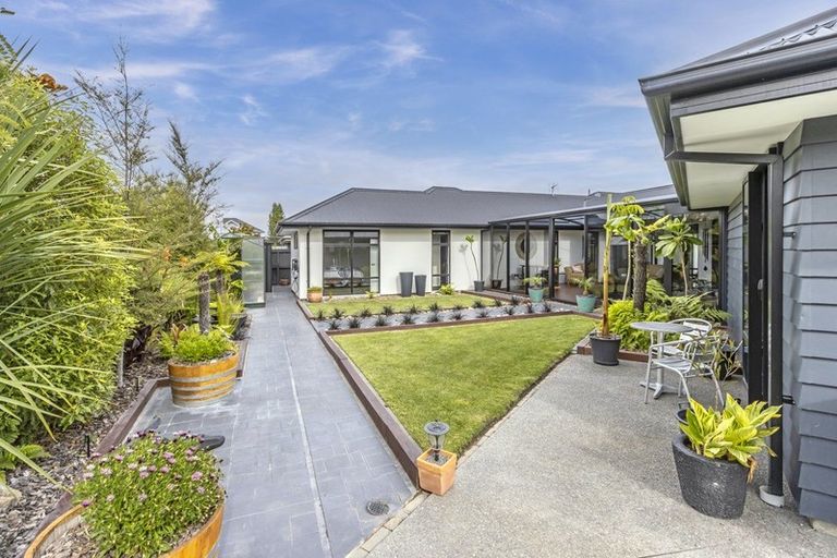 Photo of property in 12 Bargrove Close, Halswell, Christchurch, 8025