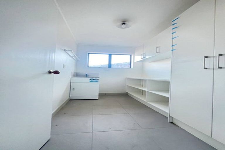 Photo of property in 2/9 Billabong Place, Botany Downs, Auckland, 2010