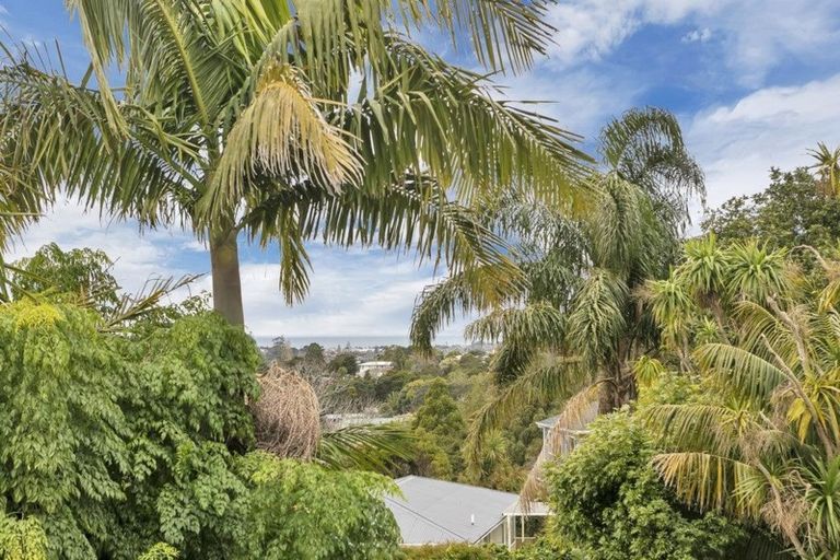 Photo of property in 1/16 Coronation Road, Glenfield, Auckland, 0627