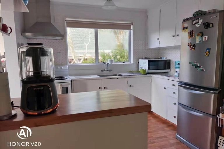 Photo of property in 17a Kingsbridge Place, Newlands, Wellington, 6037