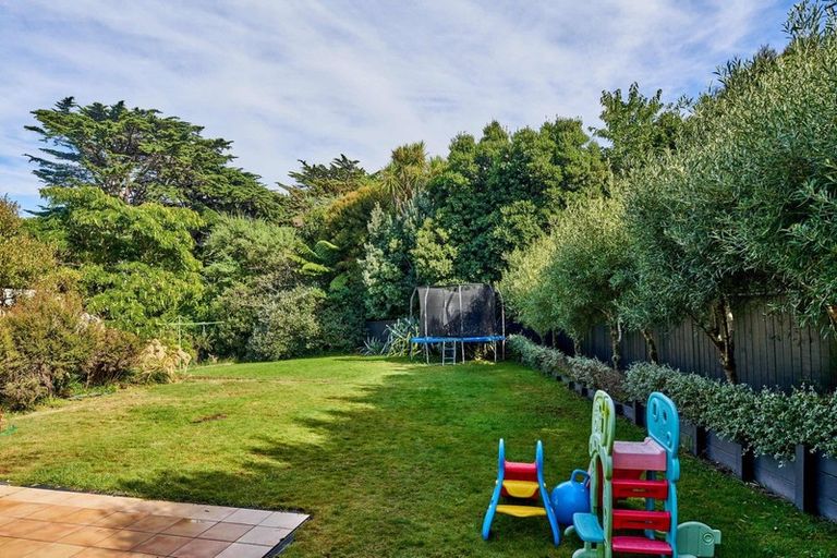 Photo of property in 28 Saunders Close, Whitby, Porirua, 5024