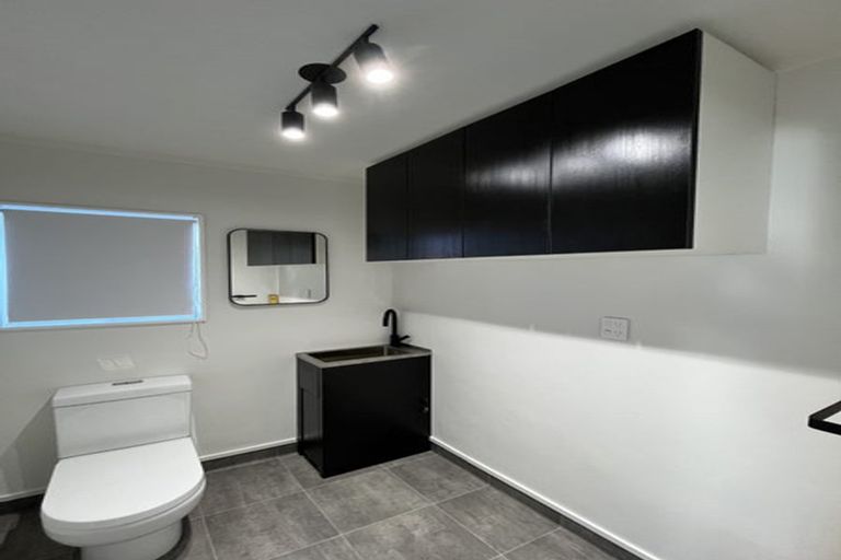 Photo of property in 2/2 Hatherley Place, Clendon Park, Auckland, 2103