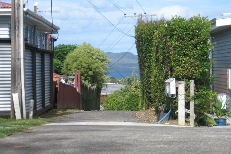 Photo of property in 1/62 Kowhai Road, Campbells Bay, Auckland, 0630
