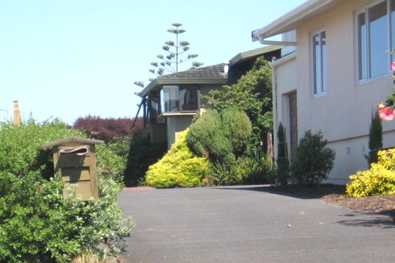 Photo of property in 12 Scarboro Terrace, Murrays Bay, Auckland, 0630