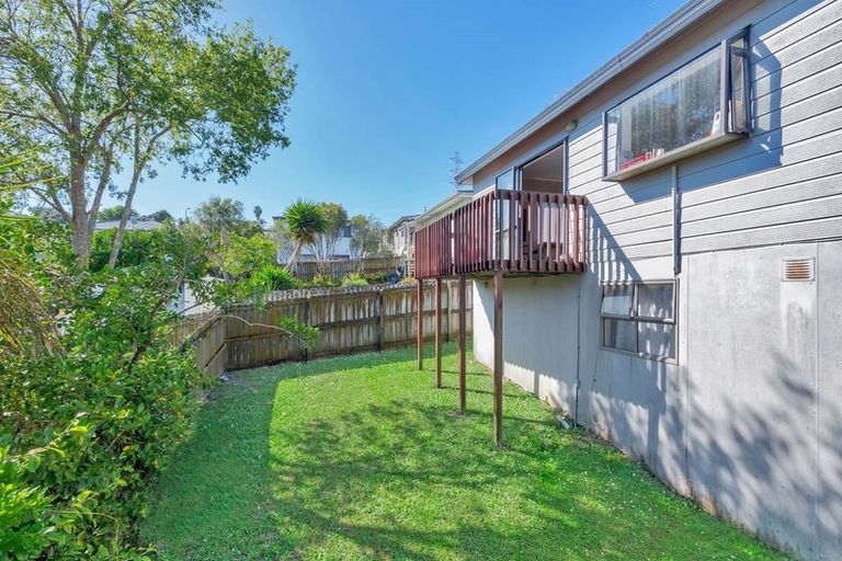 Photo of property in 11 Loughanure Place, Massey, Auckland, 0614