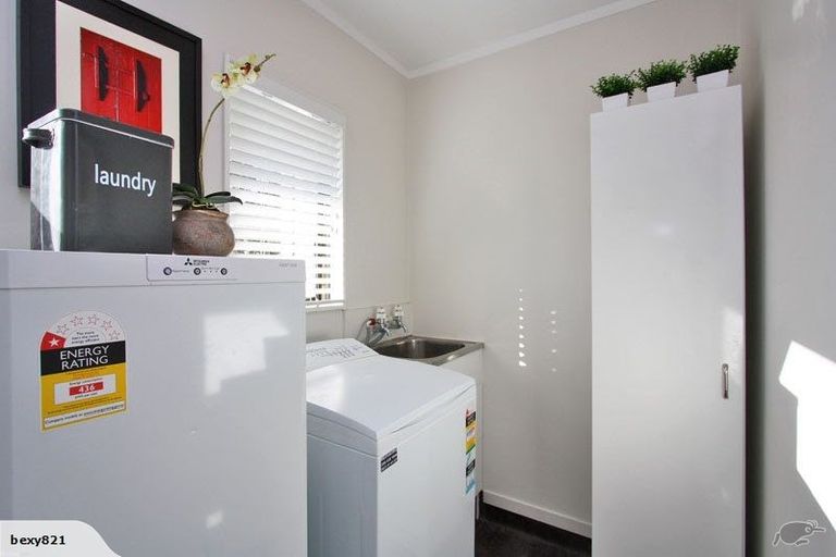 Photo of property in 34b Enderby Drive, Te Atatu Peninsula, Auckland, 0610