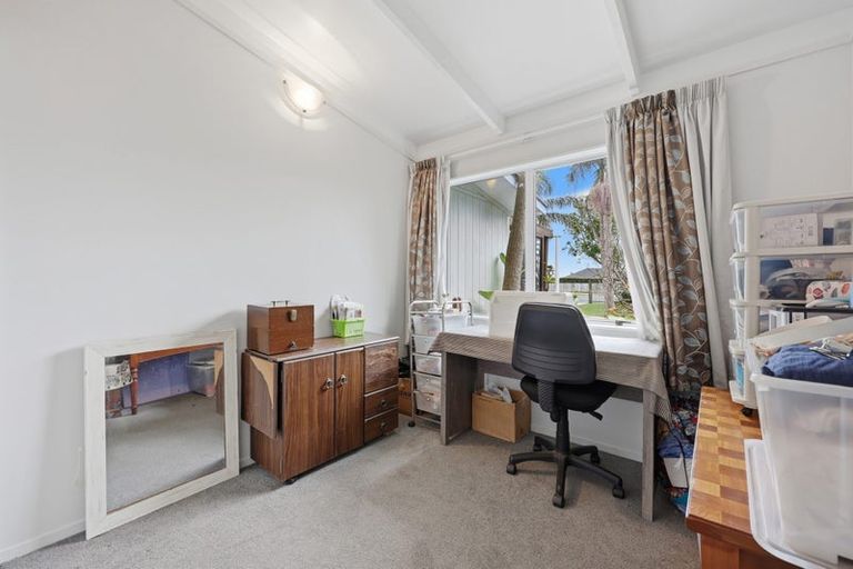 Photo of property in 100 Torkar Road, Clarks Beach, 2122