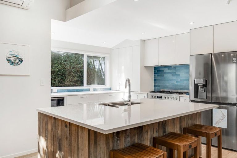 Photo of property in 92a Beach Road, Mellons Bay, Auckland, 2014