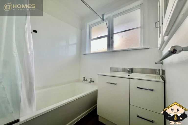 Photo of property in 17 Sheehan Road, Te Atatu South, Auckland, 0610