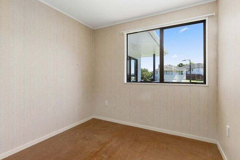 Photo of property in 16 Penguin Grove, Waitangirua, Porirua, 5024