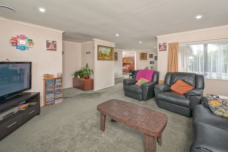 Photo of property in 52 Montilla Place, Manurewa, Auckland, 2102