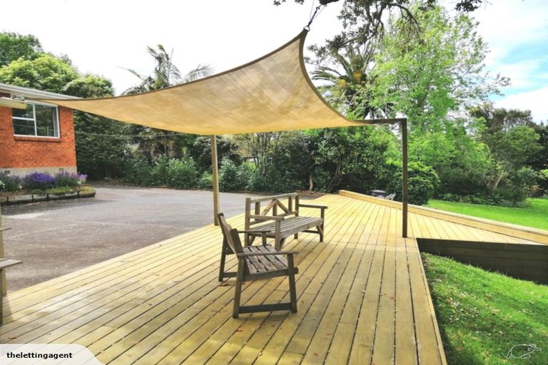 Photo of property in 12 Shaw Road, Oratia, Auckland, 0604