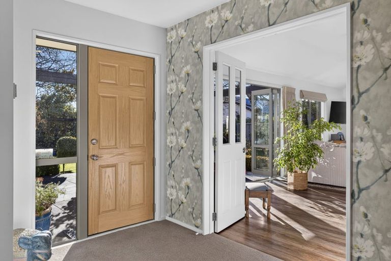 Photo of property in 6 Acorn Close, Waltham, Christchurch, 8023