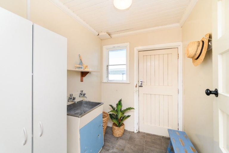 Photo of property in 660 Featherston Street, Roslyn, Palmerston North, 4414