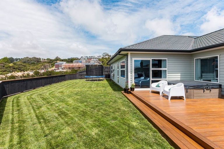 Photo of property in 22 Topsail Way, Whitby, Porirua, 5024