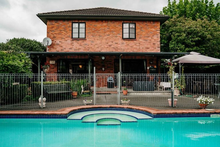 Photo of property in 16 Len Garlick Place, Pahurehure, Papakura, 2113