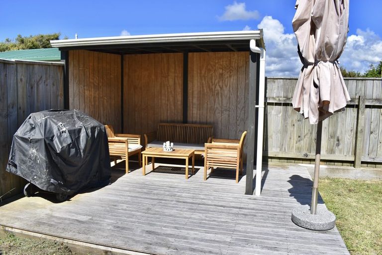 Photo of property in 34 Sarah Street, Waikawa Beach, Manakau, 5573