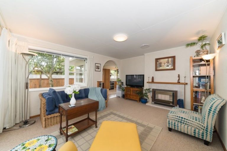 Photo of property in 42 Tararua Terrace, Cloverlea, Palmerston North, 4412