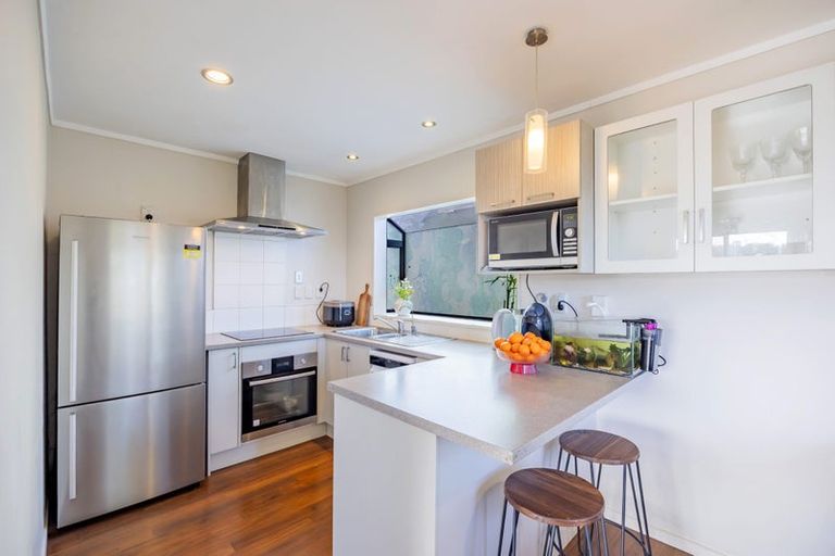 Photo of property in 2/16 James Street, Bayview, Auckland, 0629