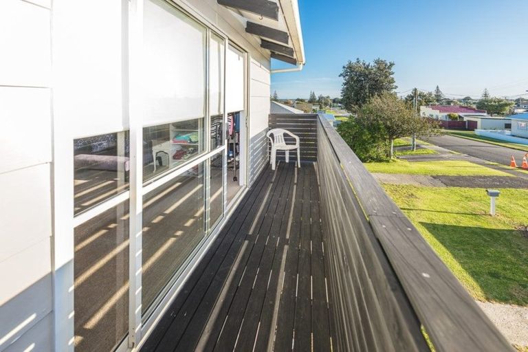 Photo of property in 28 Miro Street, Castlecliff, Whanganui, 4501