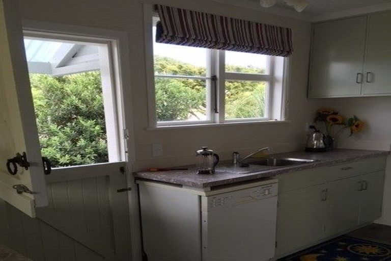 Photo of property in 28 Forest Road, Raumati South, Paraparaumu, 5032