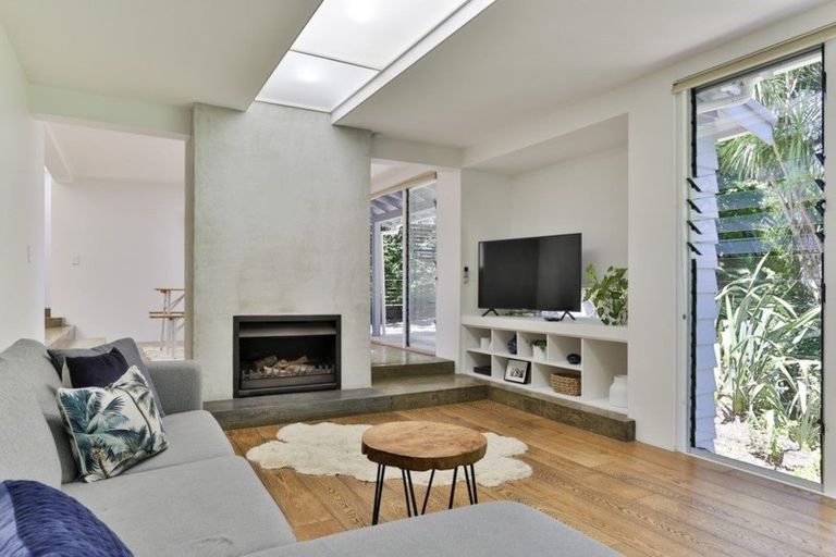 Photo of property in 81 Otitori Bay Road, Titirangi, Auckland, 0604