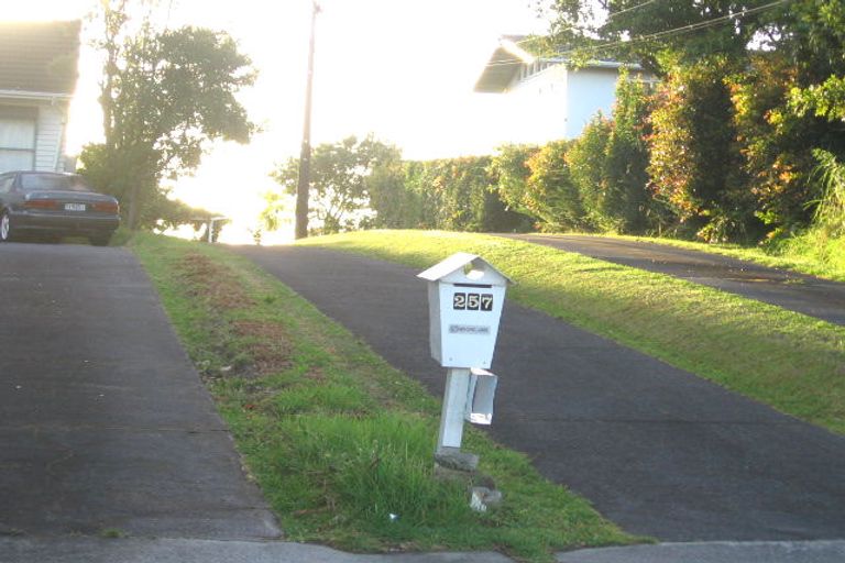 Photo of property in 257 Glenfield Road, Hillcrest, Auckland, 0627