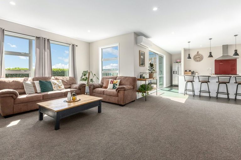 Photo of property in 87 Endeavour Drive, Whitby, Porirua, 5024