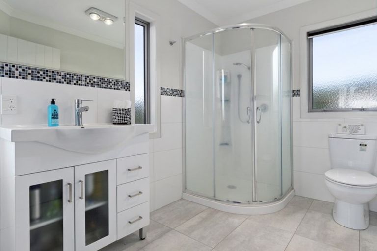 Photo of property in 12 Haden Place, Omokoroa, 3114