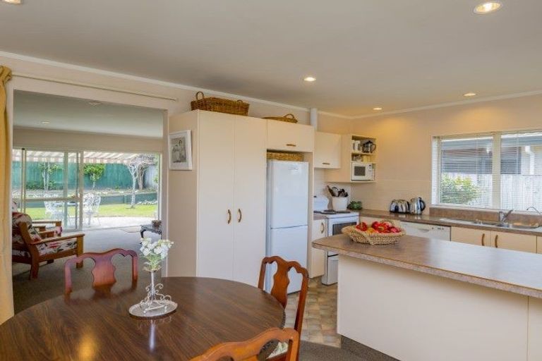 Photo of property in 24 Sunburst Court, Paraparaumu Beach, Paraparaumu, 5032