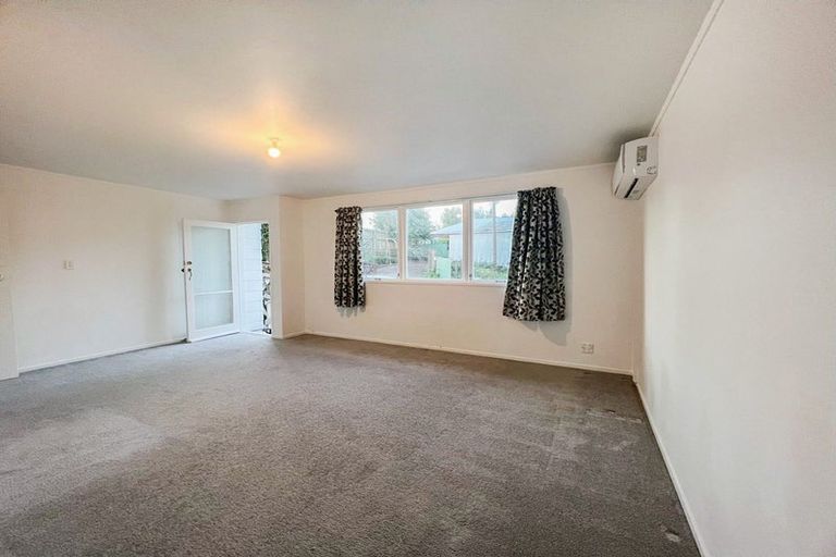 Photo of property in 35 Takapu Street, Henderson, Auckland, 0612