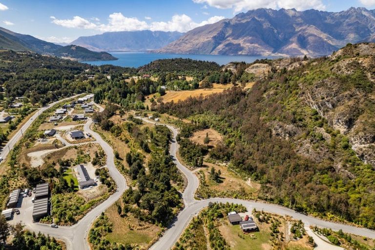 Photo of property in 17 Peregrine Falcon Road, Mount Creighton, Queenstown, 9371