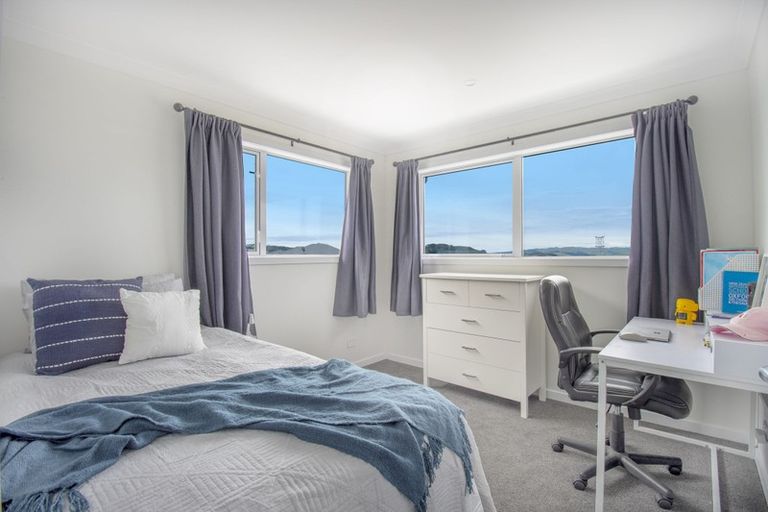 Photo of property in 16 Schooner Drive, Whitby, Porirua, 5024