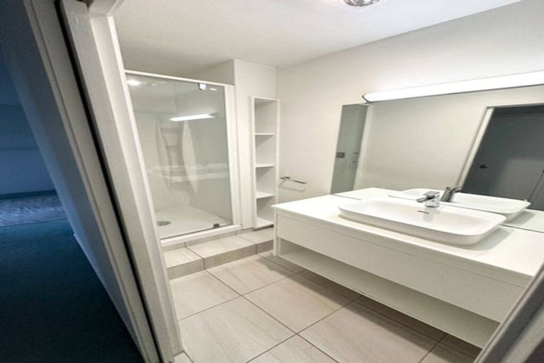 Photo of property in 2/38 Gulf View Road, Murrays Bay, Auckland, 0630