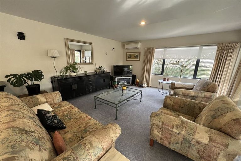 Photo of property in 275 Memorial Avenue, Burnside, Christchurch, 8053