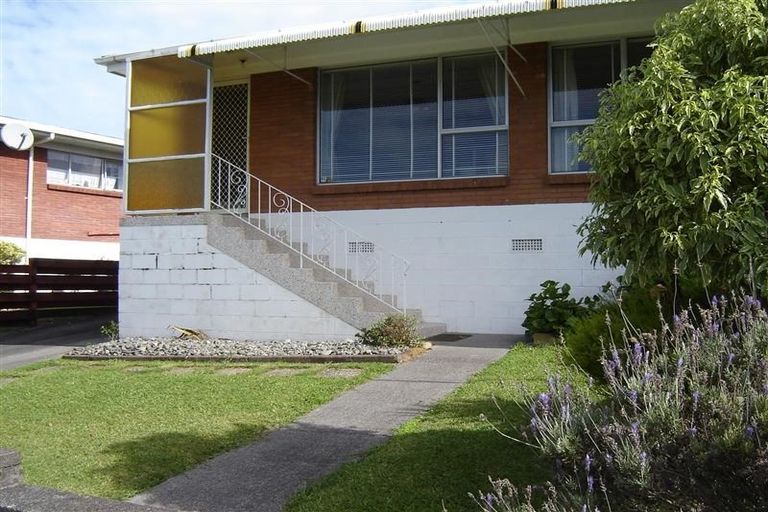 Photo of property in 2/33 Butterworth Drive, Glendene, Auckland, 0602