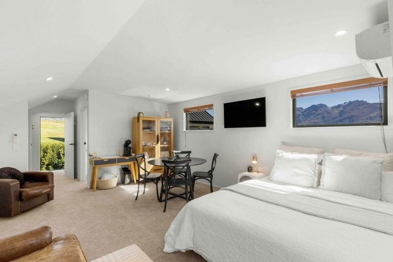 Photo of property in 6 Stockyard Lane, Jacks Point, Queenstown, 9371
