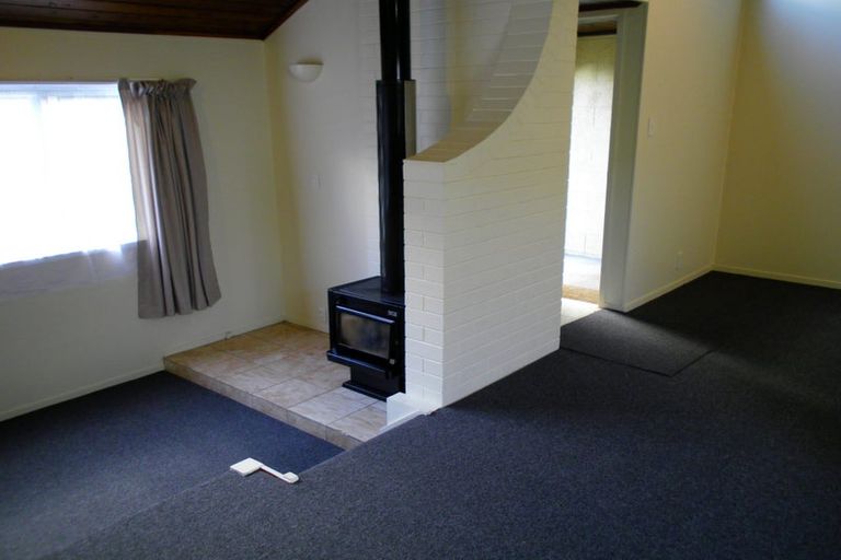 Photo of property in 2/21 Howard Road, Northcote, Auckland, 0627