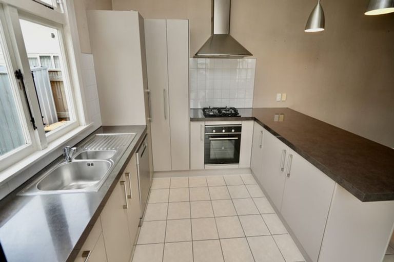 Photo of property in 27 Milverton Avenue, Hokowhitu, Palmerston North, 4410