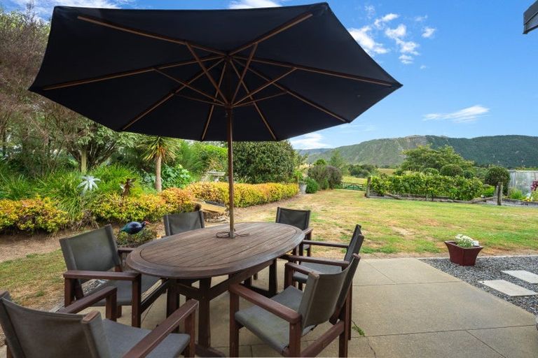 Photo of property in 101 Forest Lakes Road, Otaki, 5583