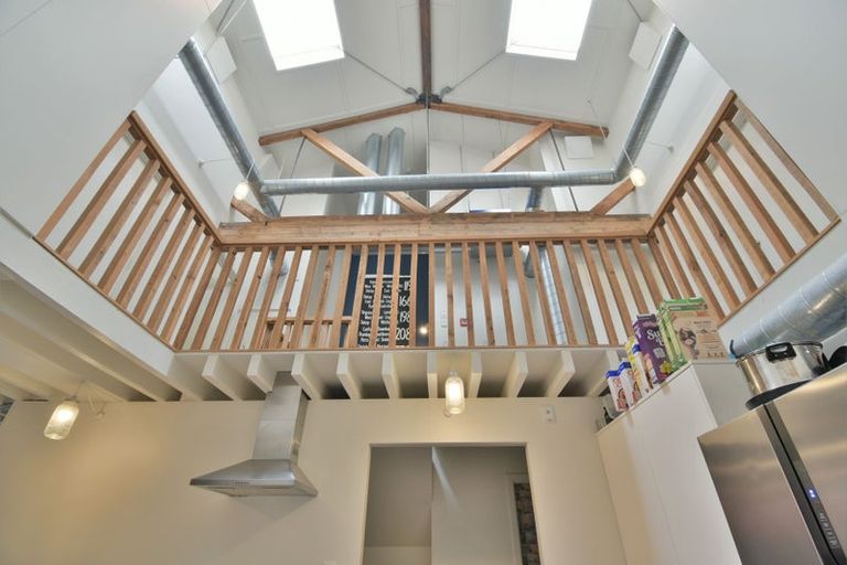 Photo of property in 37 Dowling Street, Dunedin Central, Dunedin, 9016