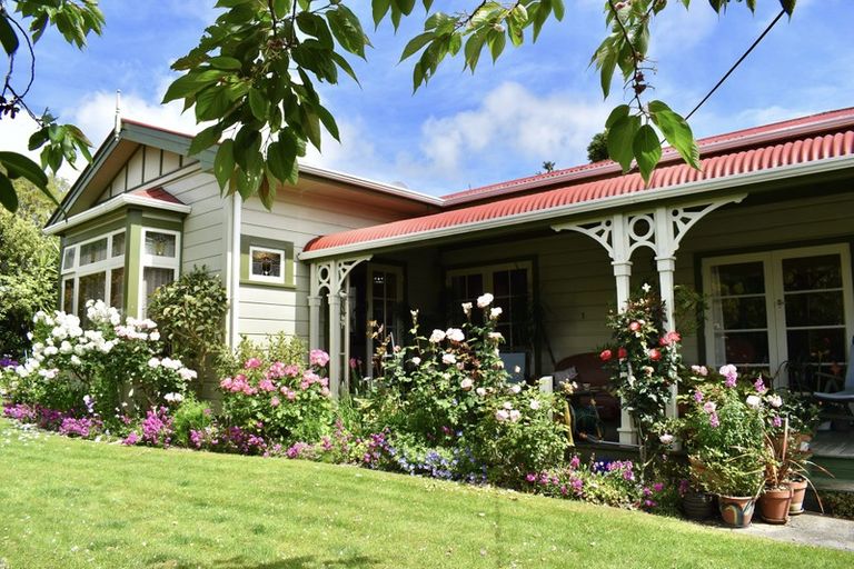 Photo of property in 27 Chester Street, Levin, 5510