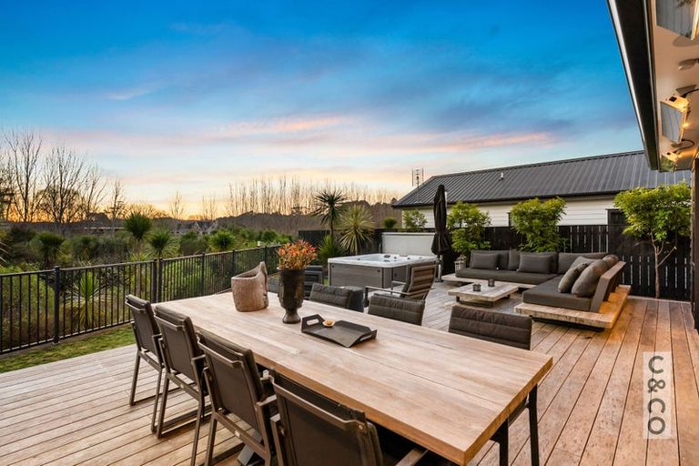 Photo of property in 21 Vogwill Road, Kumeu, 0810