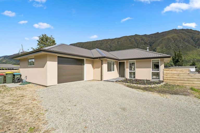 Photo of property in 8 Lakefield Close, Kingston, Athol, 9793