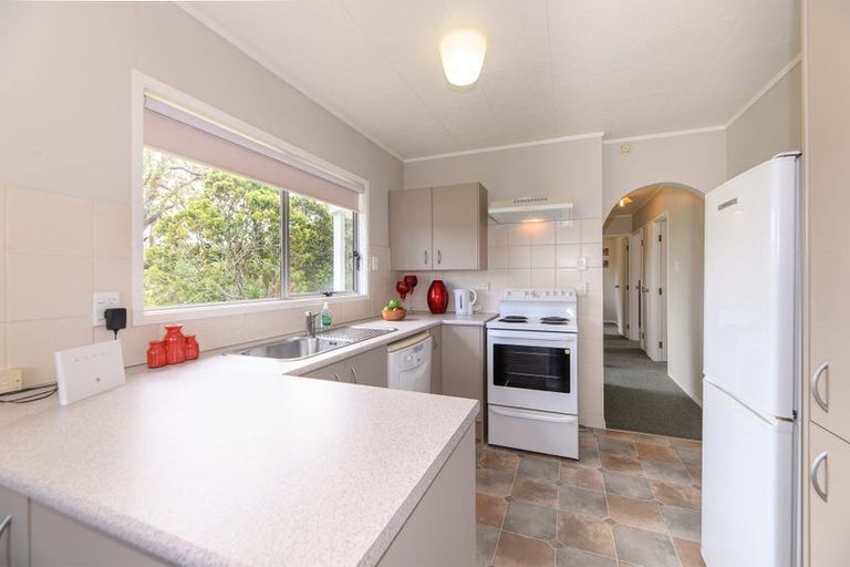 Photo of property in 106 Borich Road, Sunnyvale, Auckland, 0612
