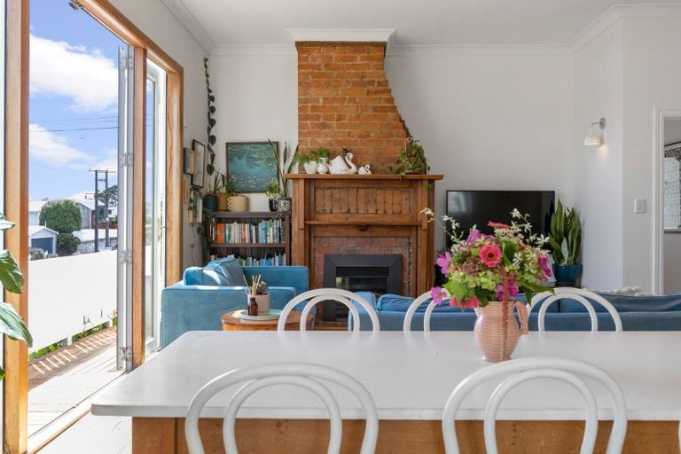 Photo of property in 54 Belt Road, New Plymouth, 4310