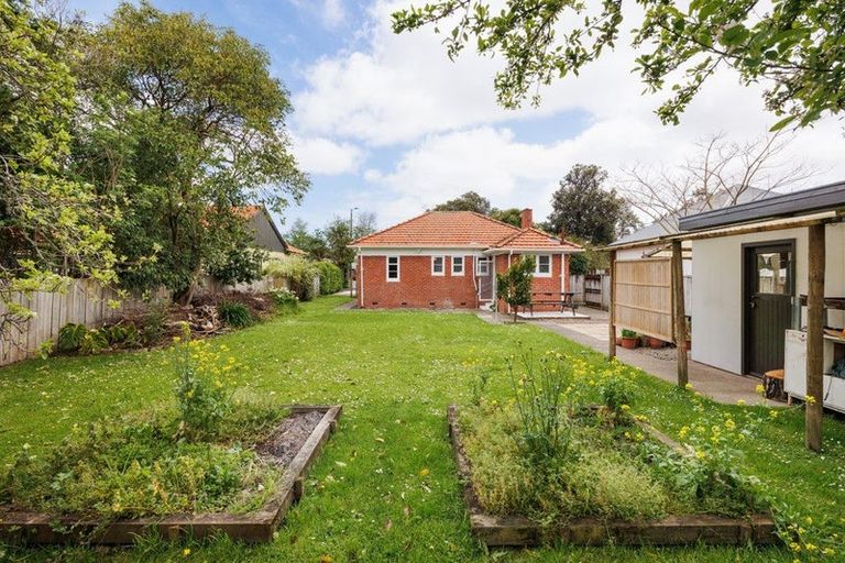 Photo of property in 210 College Street, West End, Palmerston North, 4412