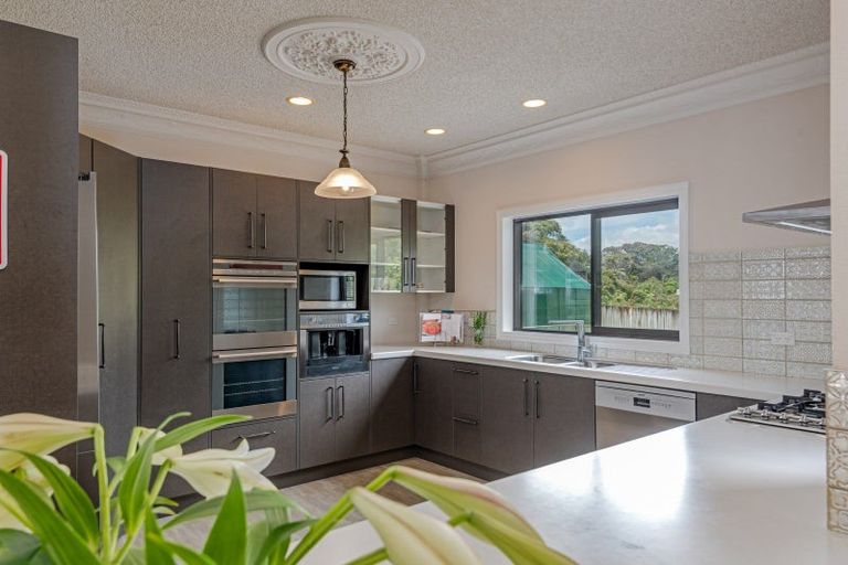 Photo of property in 21 Springdale Grove, Fitzherbert, Palmerston North, 4410